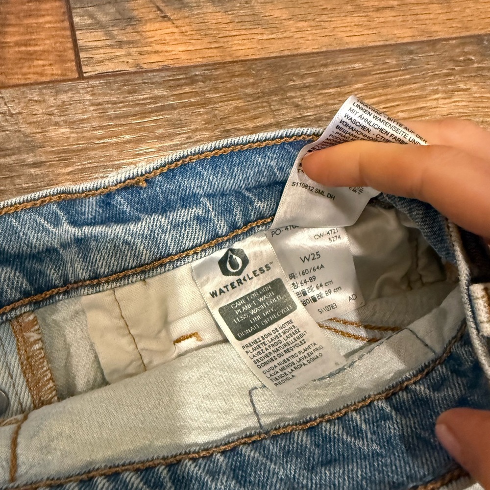 Levi's Two-Tone Blue Denim Jean Shorts - Picture 4 of 4